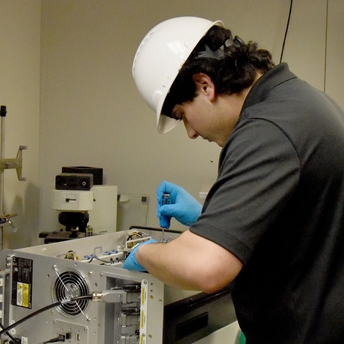 Raman analyzer installation service