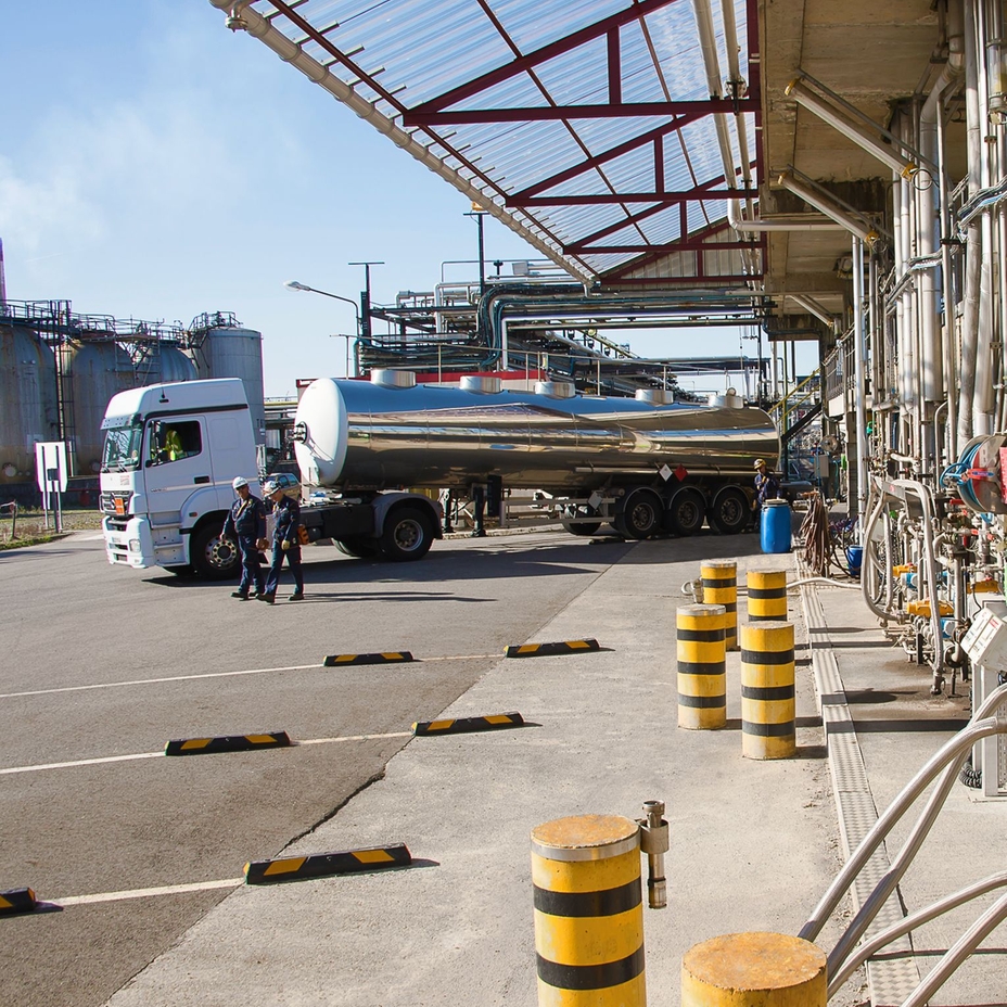 Ajudamos você a escolher soluções confiáveis para garantir a segurança durante o armazenamento e o transporte de produtos químicos