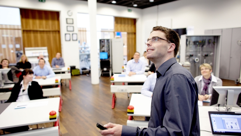 Treinamento em tecnologia - transferência de conhecimento em todos os aspectos da comunicação digital.