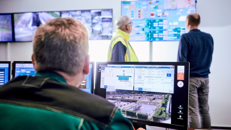 Operação da dosagem de produtos químicos a partir da sala de controle de processo