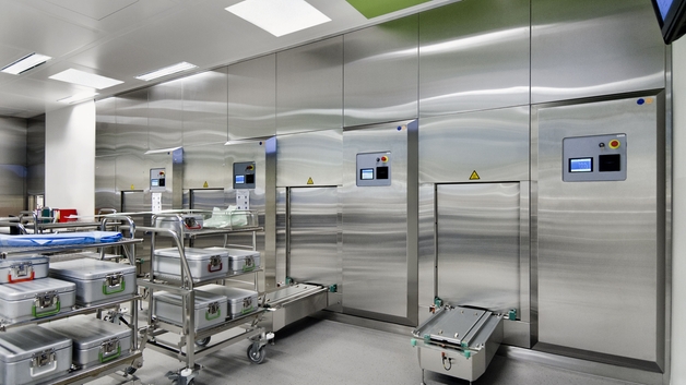 Autoclaves médicas realizando esterilizações em altas temperaturas usando vapor saturado