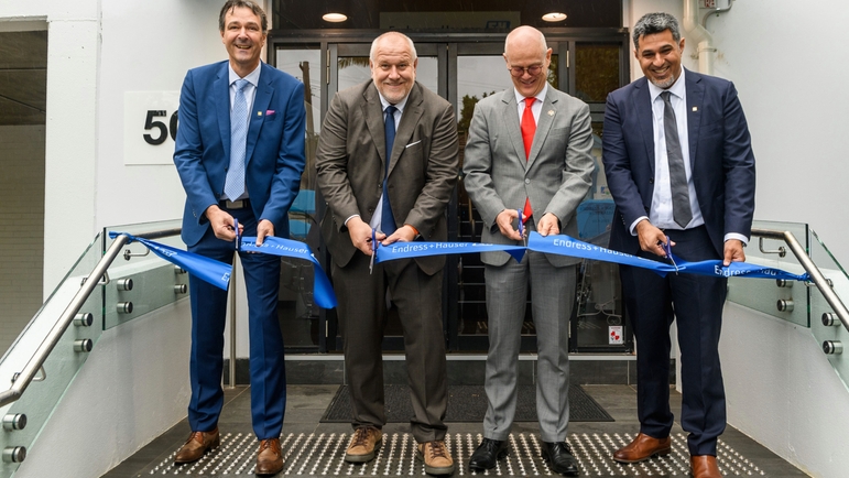 Inauguração do novo edifício da Endress+Hauser Austrália: corte da fita.